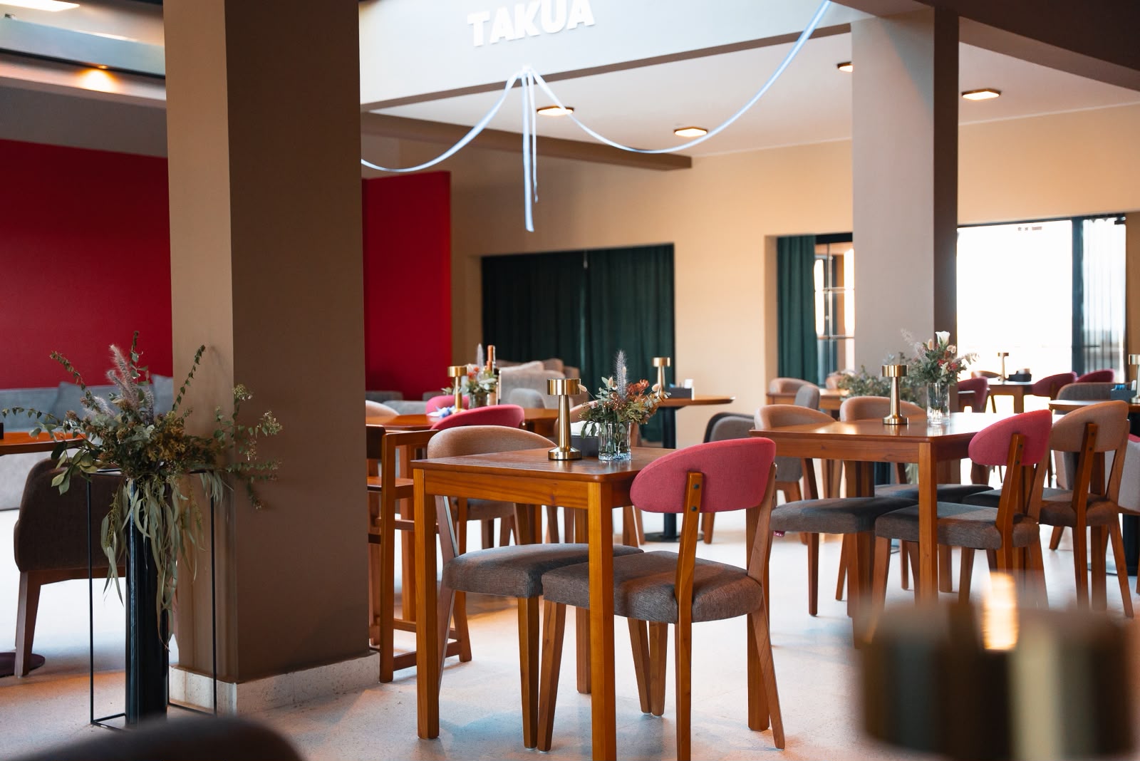 Salón del restaurante de Hotel Takuá